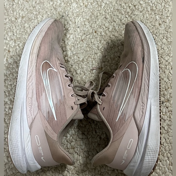 Women’s Nike winflo running shoes - Picture 1 of 4